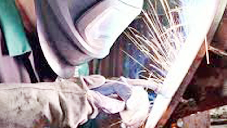 What Protective Clothing Is Needed in Arc Welding?