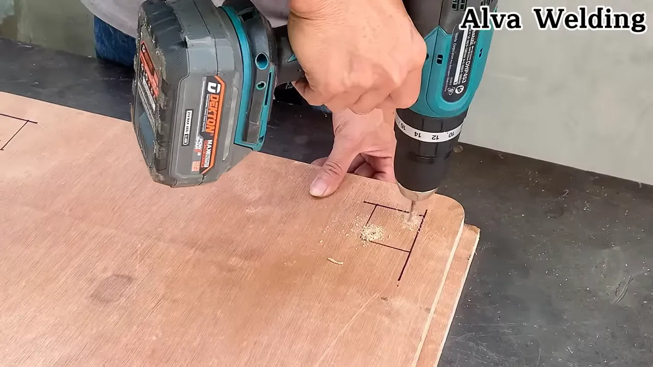 attaching the jigsaw to the underside of the table