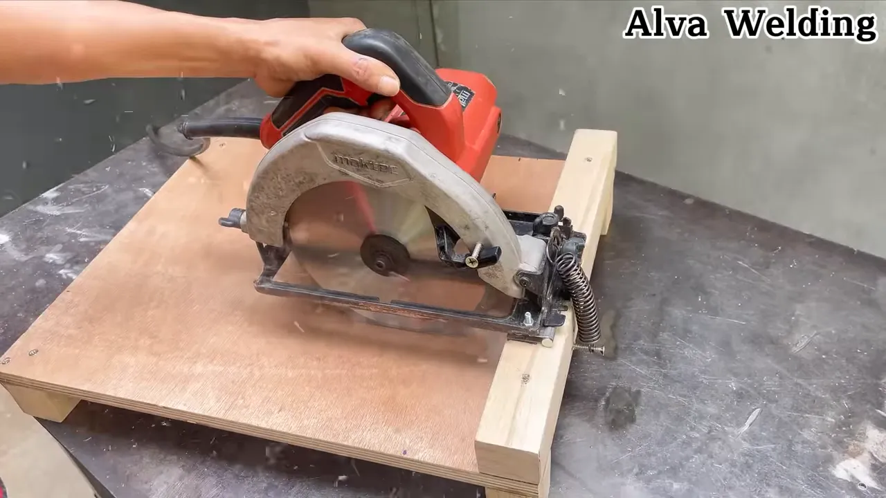 Welding the guard and mounting plate for the mini saw